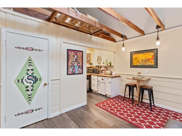 882 Ne 7TH St, Grants Pass, OR 97526