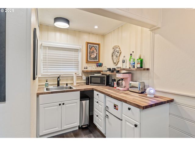 882 Ne 7TH St, Grants Pass, OR 97526