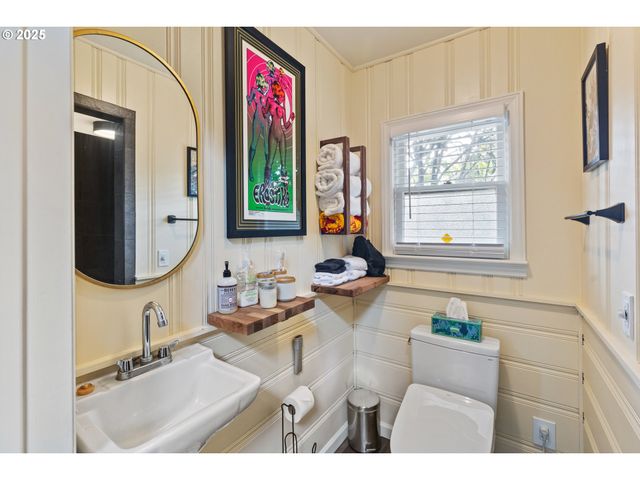 882 Ne 7TH St, Grants Pass, OR 97526