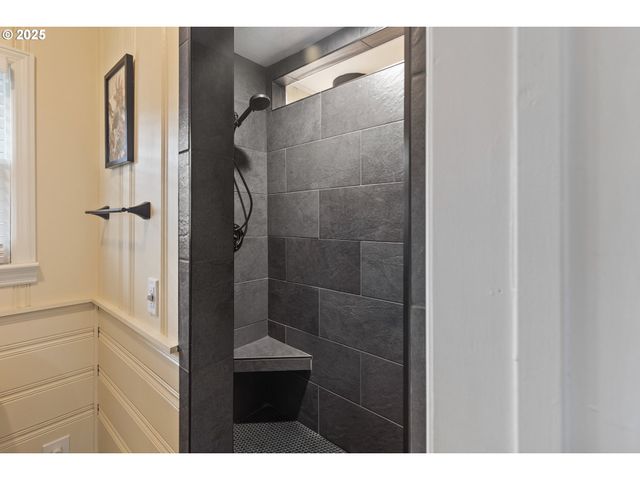 882 Ne 7TH St, Grants Pass, OR 97526