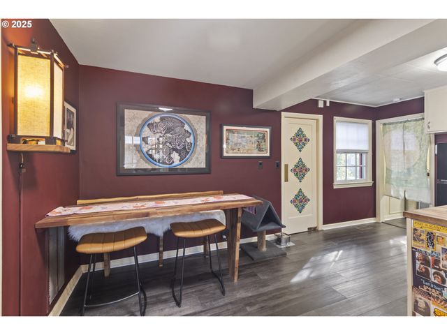 882 Ne 7TH St, Grants Pass, OR 97526