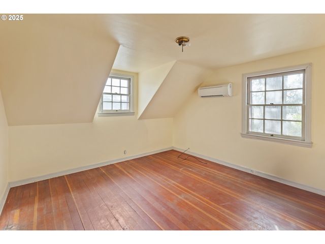882 Ne 7TH St, Grants Pass, OR 97526