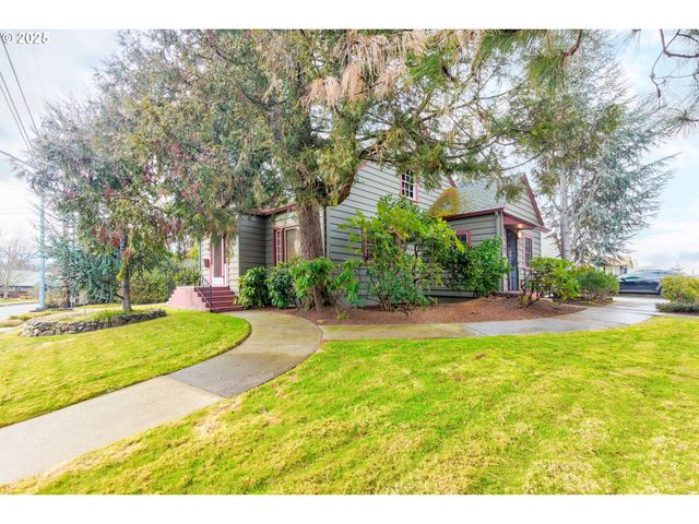 882 Ne 7TH St, Grants Pass, OR 97526