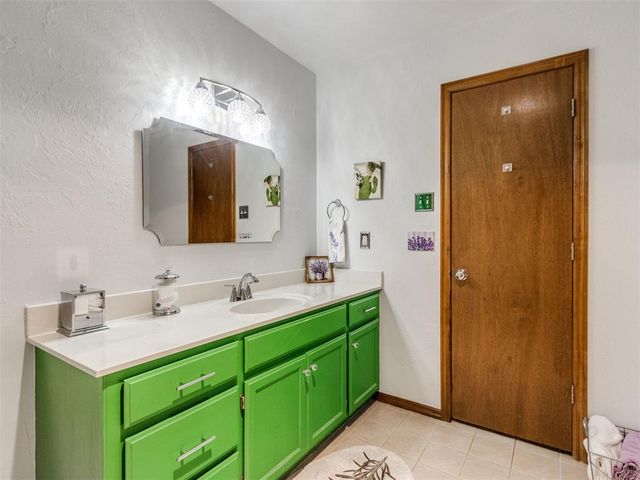 231 N Kelly Avenue, Edmond, OK 73003