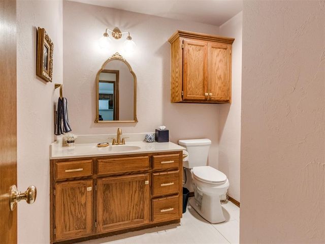 231 N Kelly Avenue, Edmond, OK 73003