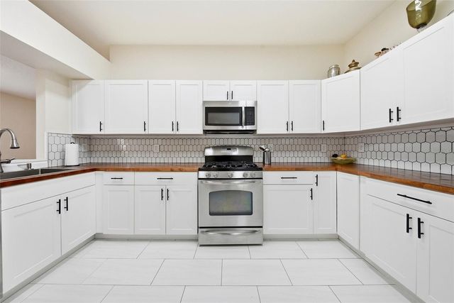 1902 ECHO POND PLACE, Wesley Chapel, FL 33543