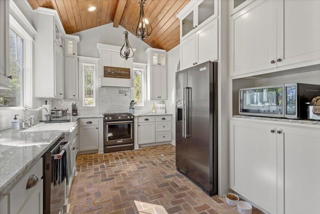 1548 N 7th Ave., Laurel, MS 39440