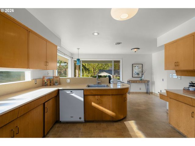 1930 Se RISLEY Ave, Milwaukie, OR 97267
