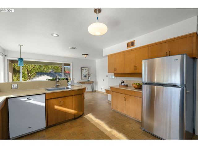 1930 Se RISLEY Ave, Milwaukie, OR 97267
