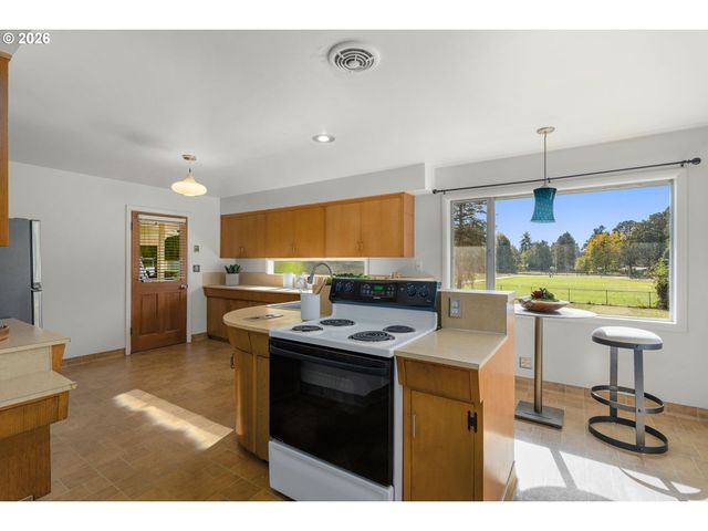 1930 Se RISLEY Ave, Milwaukie, OR 97267