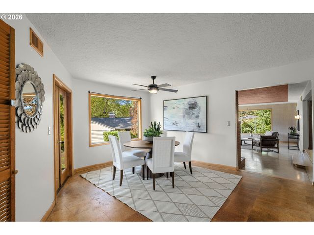 1930 Se RISLEY Ave, Milwaukie, OR 97267