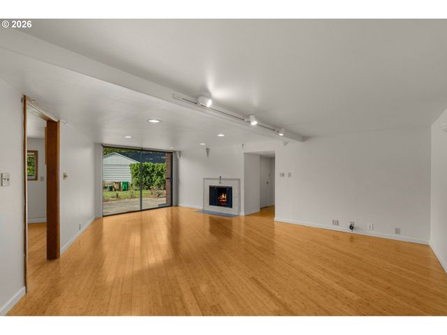 1930 Se RISLEY Ave, Milwaukie, OR 97267