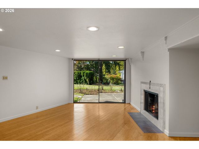 1930 Se RISLEY Ave, Milwaukie, OR 97267