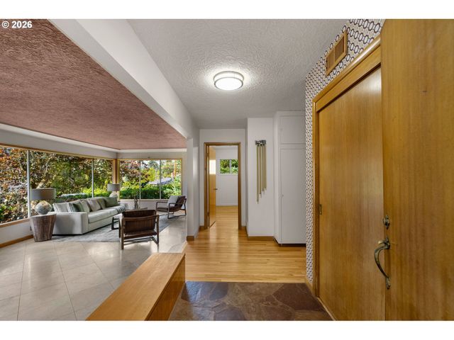 1930 Se RISLEY Ave, Milwaukie, OR 97267