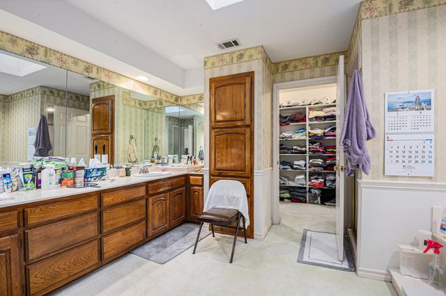 3805 Snow Creek Drive, Fort Worth, TX 76008