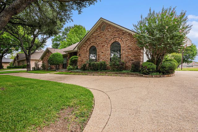 3805 Snow Creek Drive, Fort Worth, TX 76008