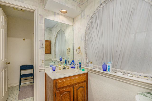 3805 Snow Creek Drive, Fort Worth, TX 76008