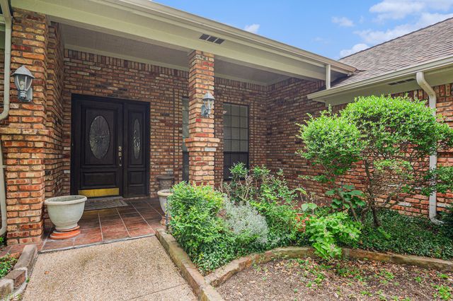 3805 Snow Creek Drive, Fort Worth, TX 76008