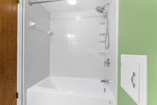 W162N10591 Auburn LANE, Germantown, WI 53022