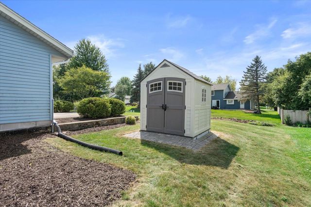 W162N10591 Auburn LANE, Germantown, WI 53022