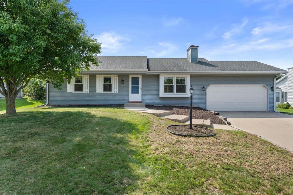 W162N10591 Auburn LANE, Germantown, WI 53022