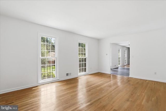 18 BENTANA WAY, Rockville, MD 20850