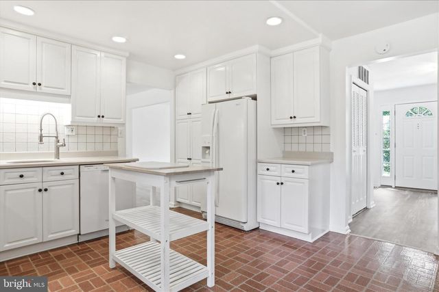 18 BENTANA WAY, Rockville, MD 20850