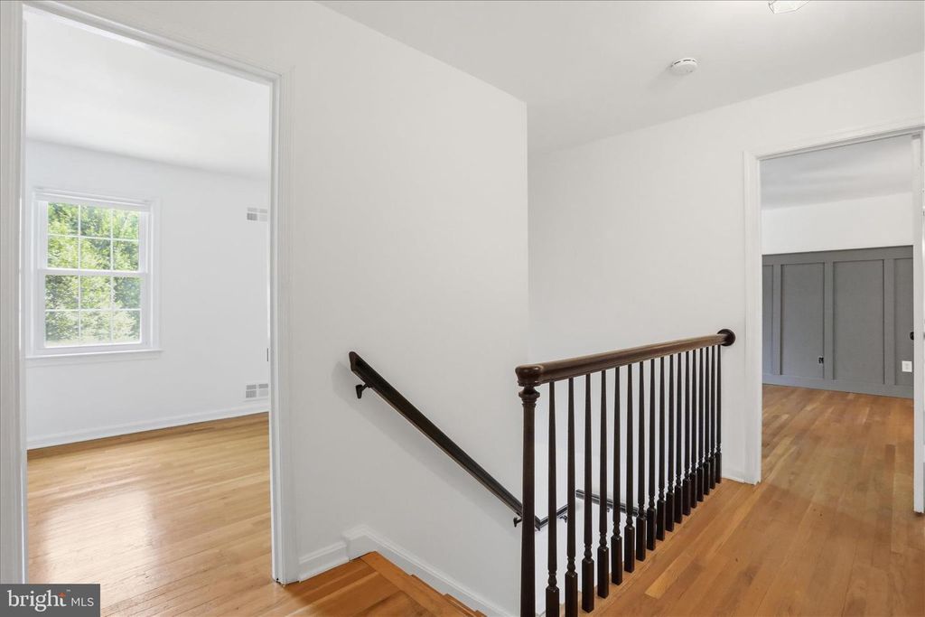 Image 19 of property listing at 18 BENTANA WAY, Rockville, MD 20850