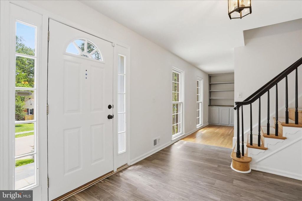 Image 2 of property listing at 18 BENTANA WAY, Rockville, MD 20850