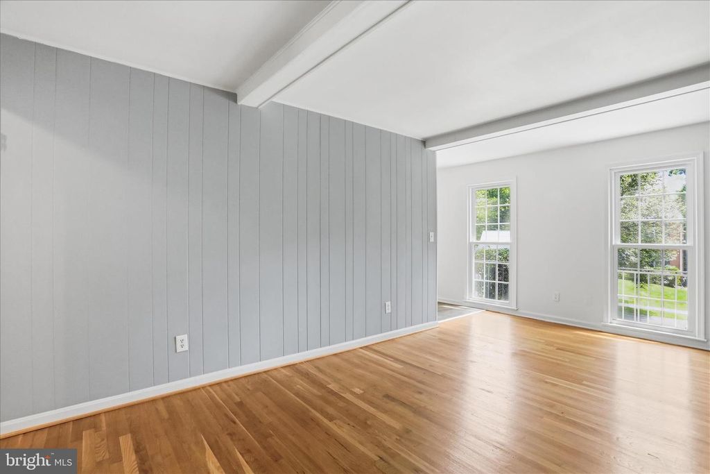 Image 20 of property listing at 18 BENTANA WAY, Rockville, MD 20850