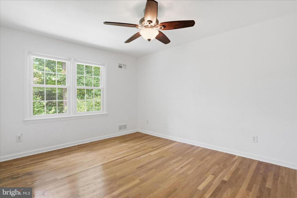 Image 34 of property listing at 18 BENTANA WAY, Rockville, MD 20850
