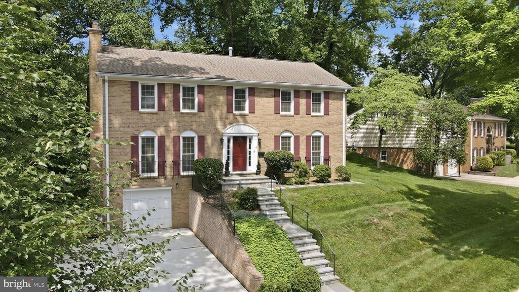 Image 36 of property listing at 18 BENTANA WAY, Rockville, MD 20850