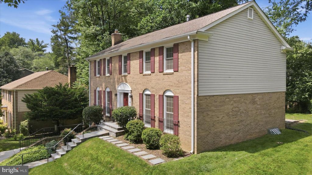 Image 37 of property listing at 18 BENTANA WAY, Rockville, MD 20850