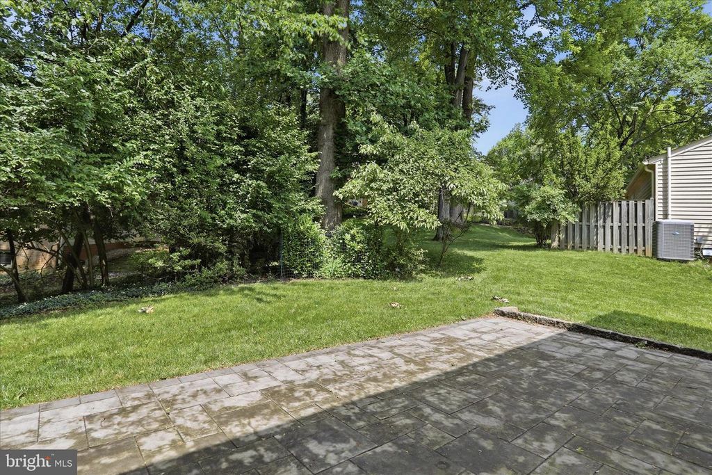 Image 38 of property listing at 18 BENTANA WAY, Rockville, MD 20850