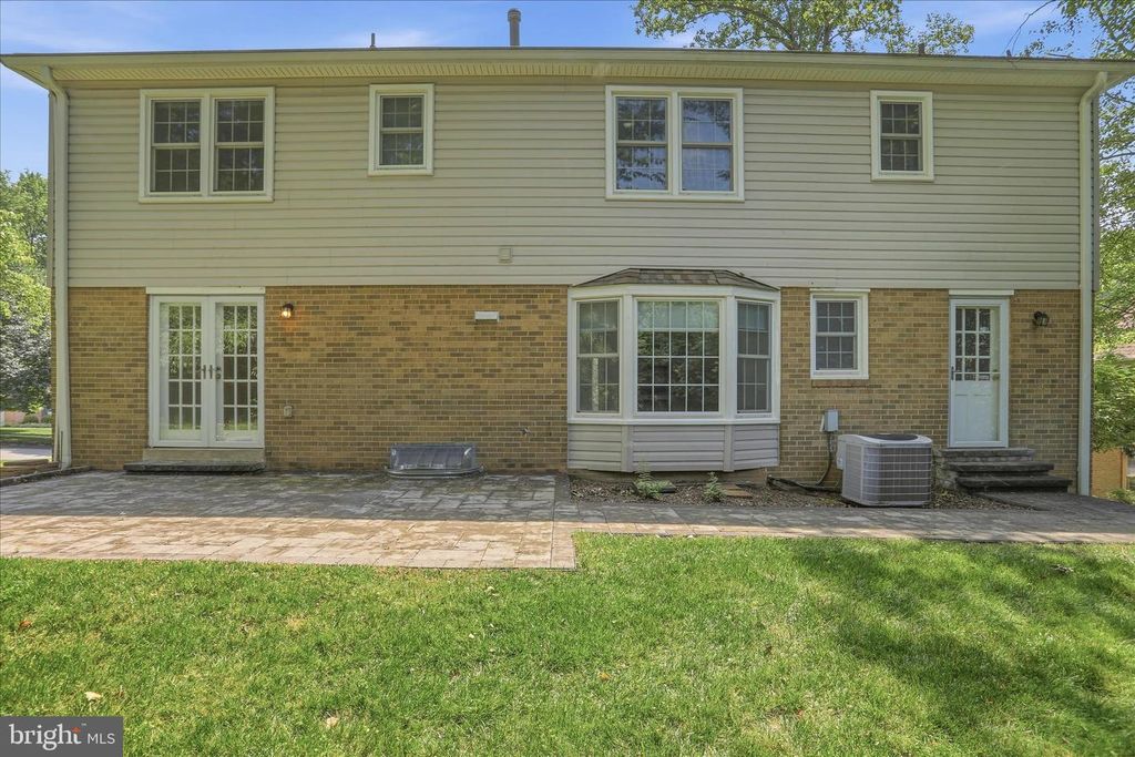 Image 39 of property listing at 18 BENTANA WAY, Rockville, MD 20850