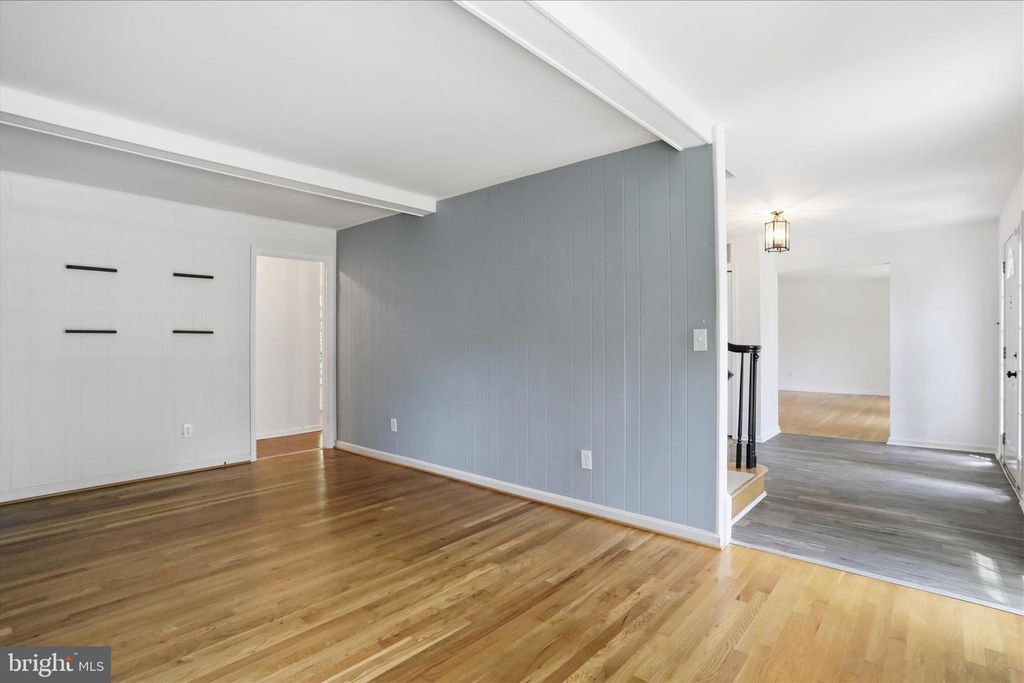 Image 4 of property listing at 18 BENTANA WAY, Rockville, MD 20850