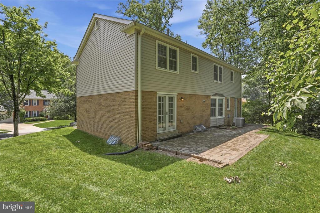 Image 41 of property listing at 18 BENTANA WAY, Rockville, MD 20850