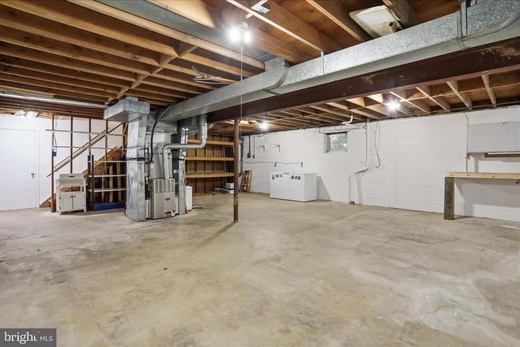 Image 45 of property listing at 18 BENTANA WAY, Rockville, MD 20850