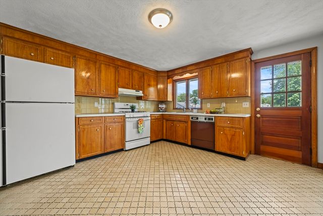 8 Main St, Wilmington, MA 01887