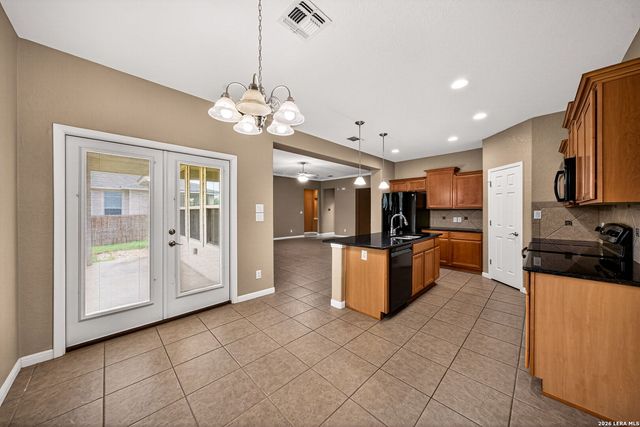204 VALLEY FRG, Pleasanton, TX 78064
