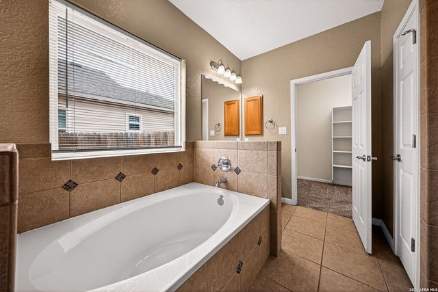 204 VALLEY FRG, Pleasanton, TX 78064