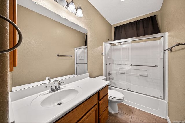 204 VALLEY FRG, Pleasanton, TX 78064