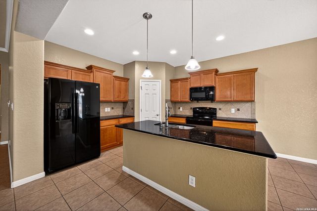 204 VALLEY FRG, Pleasanton, TX 78064