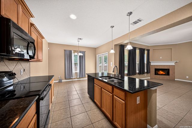 204 VALLEY FRG, Pleasanton, TX 78064