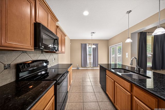 204 VALLEY FRG, Pleasanton, TX 78064