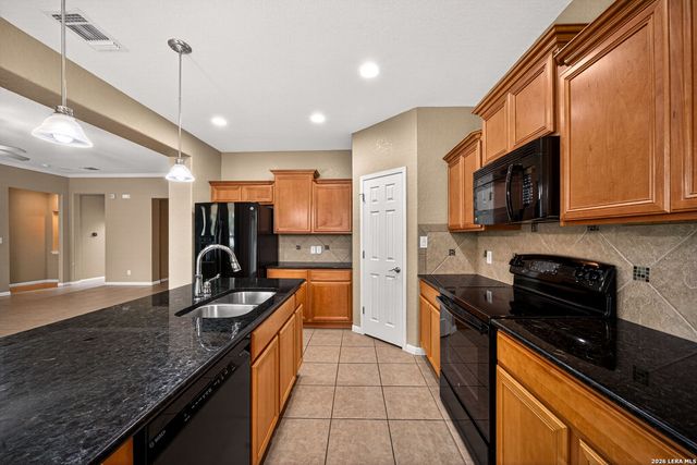204 VALLEY FRG, Pleasanton, TX 78064