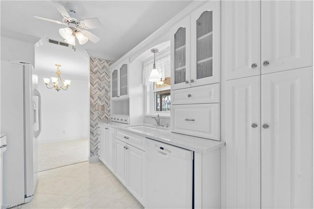 8382 Charter Club CIR 4, Fort Myers, FL 33919