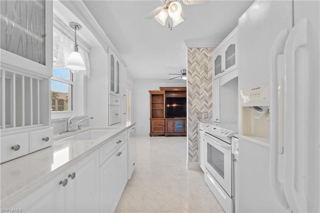 8382 Charter Club CIR 4, Fort Myers, FL 33919