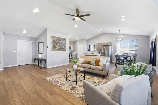 3902 W Snow Ln, Benton City, WA 99320