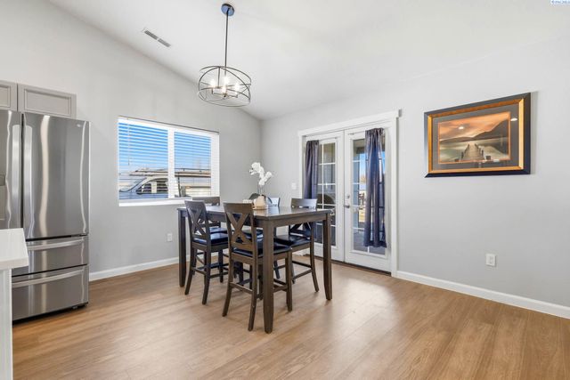 3902 W Snow Ln, Benton City, WA 99320